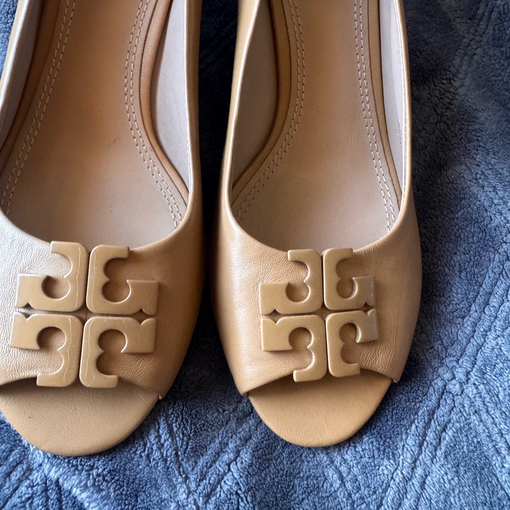 Tory Burch Tan Peep-Toe Heels size 9 1/5